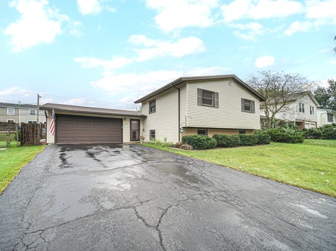 Photo of 7515 Northway Drive, Hanover Park, IL 60133 (MLS # 12736657)