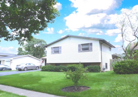 Tiny photo for 7515 Northway Drive, Hanover Park, IL 60133 (MLS # 12736657)