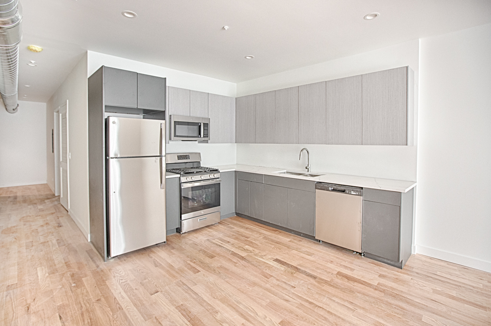 2445 N Lincoln Avenue 3R