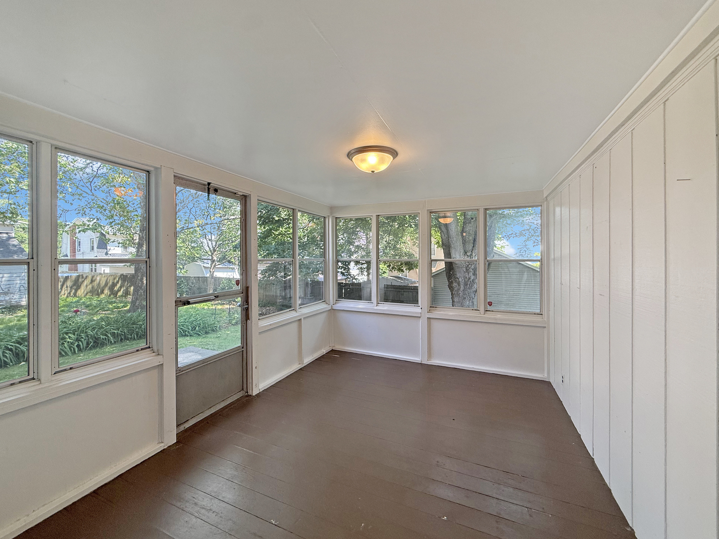 111 E Roosevelt Street