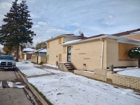 Tiny photo for 9356 S Oglesby Avenue, Chicago, IL 60617 (MLS # 12516462)
