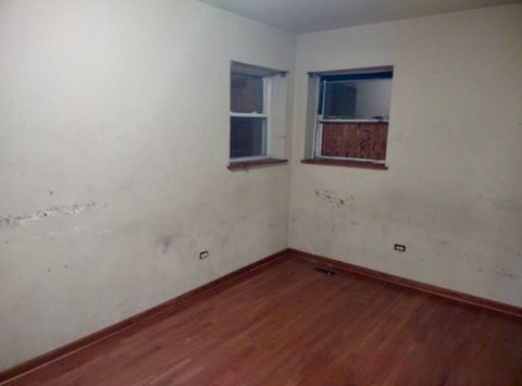 Tiny photo for 9356 S Oglesby Avenue, Chicago, IL 60617 (MLS # 12516462)