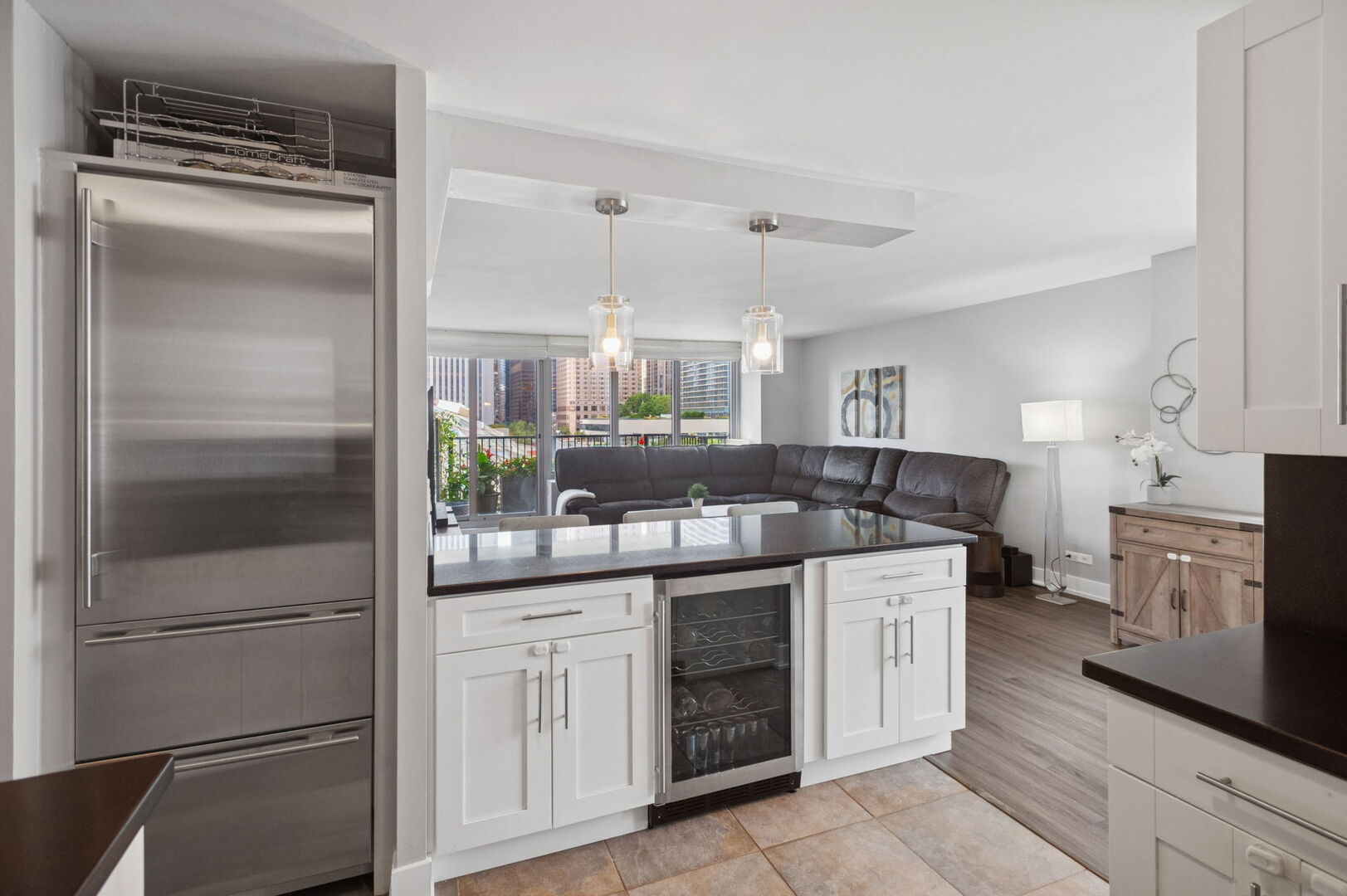 Chicago, Illinois 60601, United States, 2 Bedrooms Bedrooms, ,2 BathroomsBathrooms,Residential,Active,204086