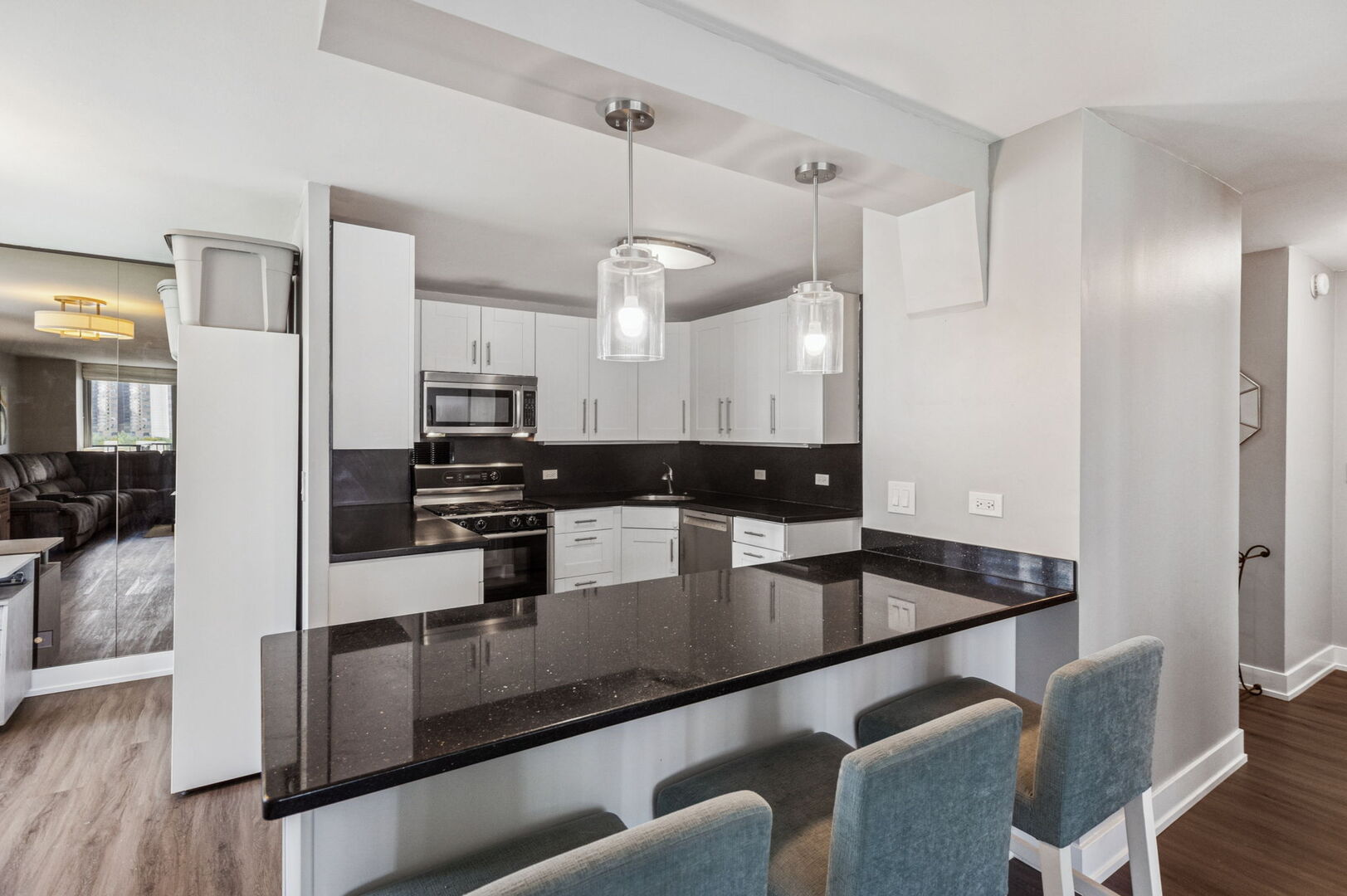 Chicago, Illinois 60601, United States, 2 Bedrooms Bedrooms, ,2 BathroomsBathrooms,Residential,Active,204086