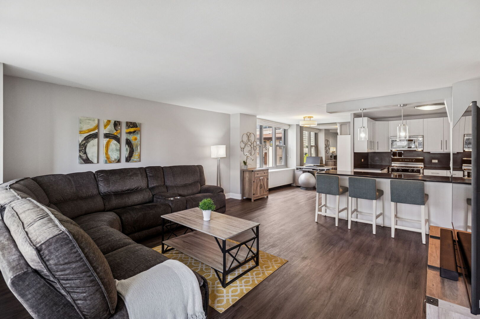 Chicago, Illinois 60601, United States, 2 Bedrooms Bedrooms, ,2 BathroomsBathrooms,Residential,Active,204086