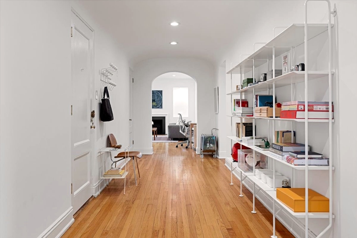 431 W Oakdale Avenue 13D