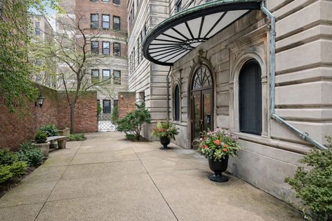 431 W Oakdale Avenue 13D Chicago IL 60657