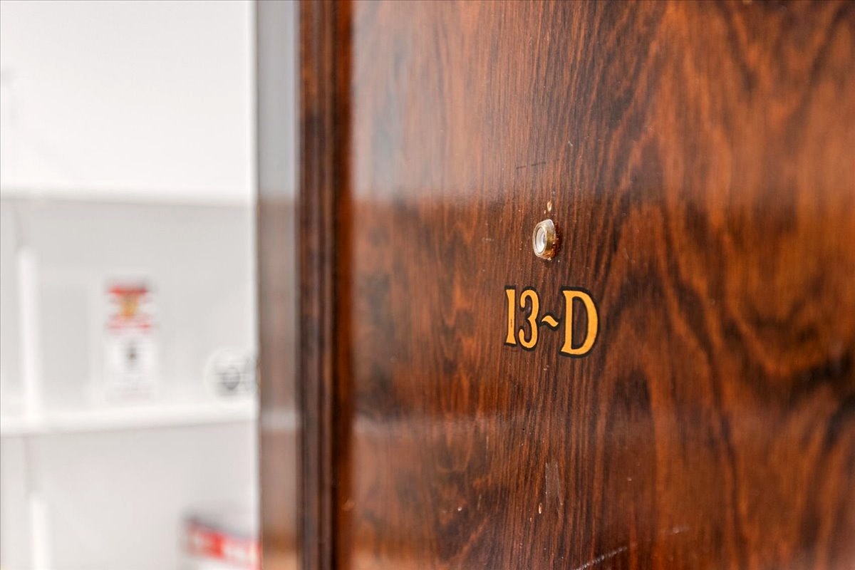 431 W Oakdale Avenue 13D