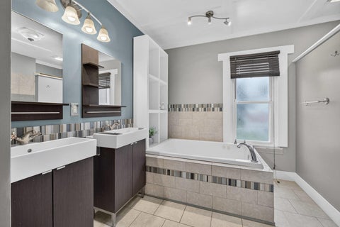 Tiny photo for 1550 W 15th Street, Davenport, IA 52804 (MLS # 12735118)