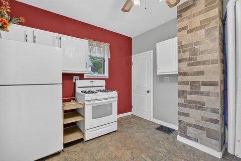Tiny photo for 1550 W 15th Street, Davenport, IA 52804 (MLS # 12735118)