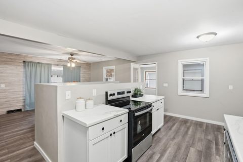 Tiny photo for 217 5th Street, Buffalo, IA 52728 (MLS # 100000074)