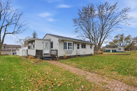 Tiny photo for 217 5th Street, Buffalo, IA 52728 (MLS # 100000074)