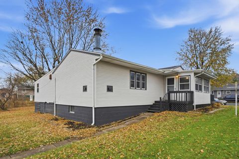 Tiny photo for 217 5th Street, Buffalo, IA 52728 (MLS # 100000074)