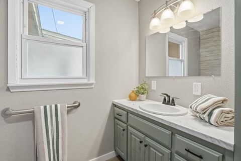 Tiny photo for 217 5th Street, Buffalo, IA 52728 (MLS # 100000074)