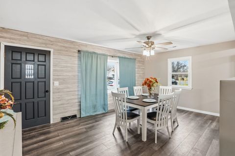 Tiny photo for 217 5th Street, Buffalo, IA 52728 (MLS # 100000074)