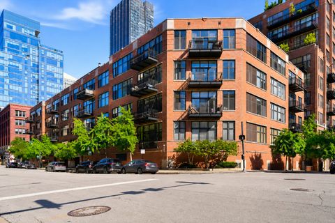 Photo of 333 W Hubbard Street #1010, Chicago, IL 60654 (MLS # 12715025)