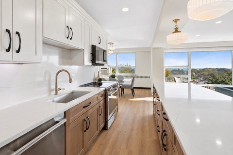 Tiny photo for 3180 N Lake Shore Drive #6E, Chicago, IL 60657 (MLS # 12794082)