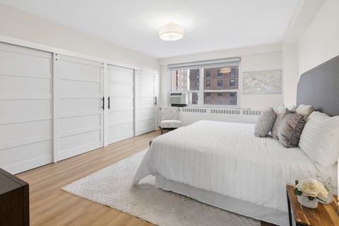 Tiny photo for 3180 N Lake Shore Drive #6E, Chicago, IL 60657 (MLS # 12794082)