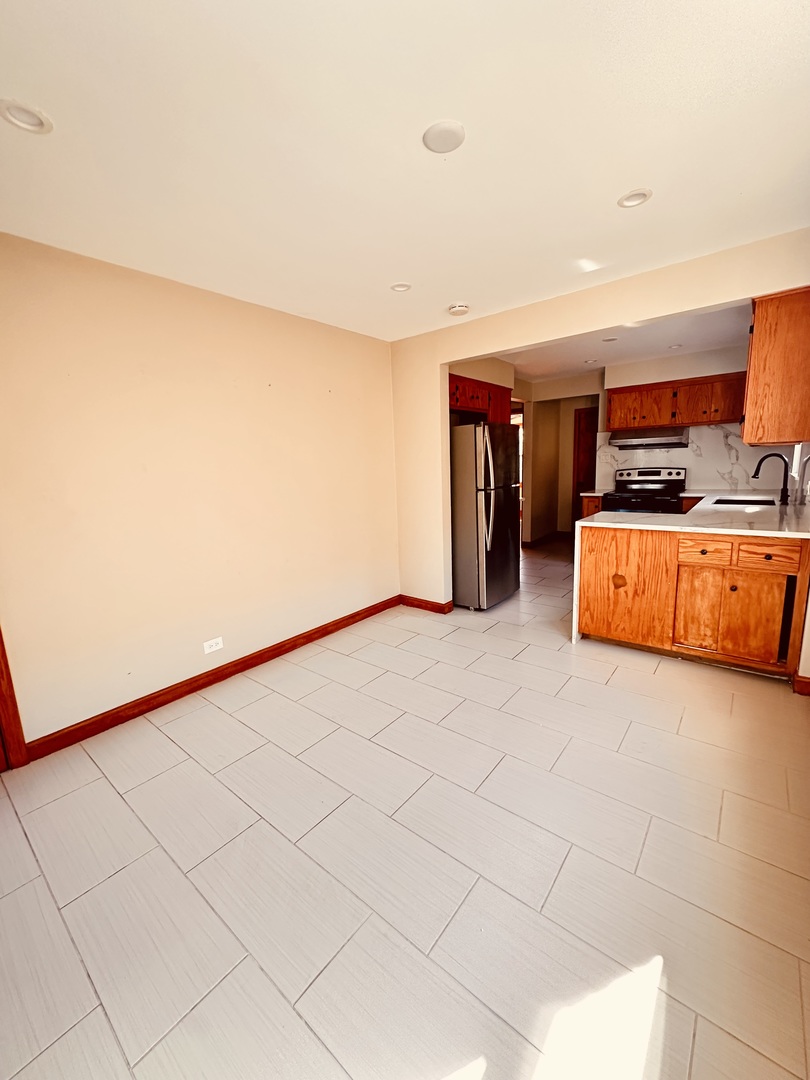 2823 W 71st Street