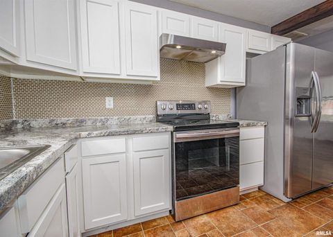 Tiny photo for 518 Roddy Road, Salem, IL 62881 (MLS # EB459018)