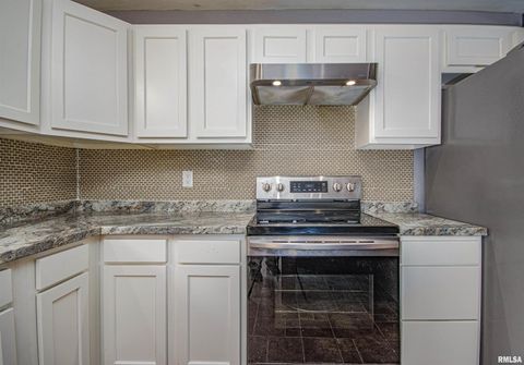 Tiny photo for 518 Roddy Road, Salem, IL 62881 (MLS # EB459018)