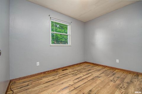 Tiny photo for 518 Roddy Road, Salem, IL 62881 (MLS # EB459018)