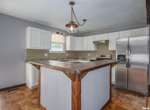 Tiny photo for 518 Roddy Road, Salem, IL 62881 (MLS # EB459018)