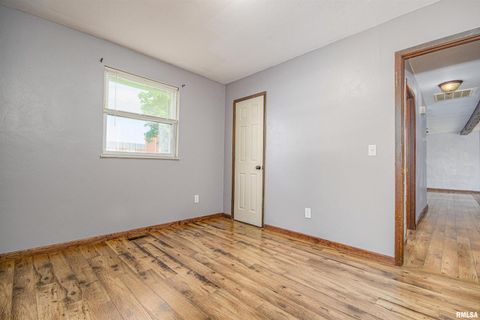 Tiny photo for 518 Roddy Road, Salem, IL 62881 (MLS # EB459018)