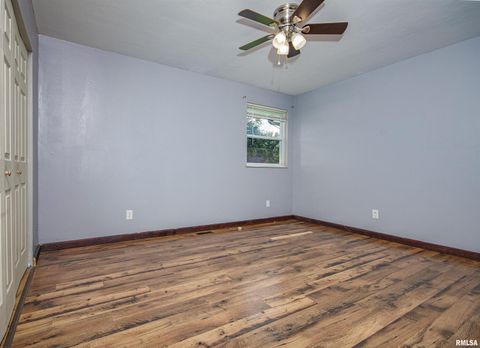 Tiny photo for 518 Roddy Road, Salem, IL 62881 (MLS # EB459018)