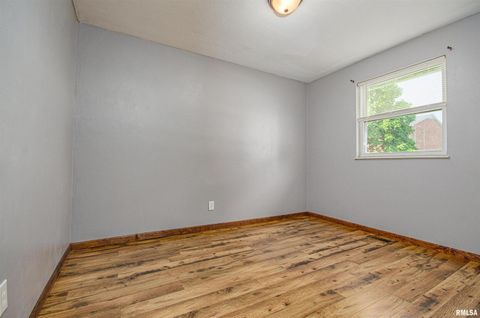 Tiny photo for 518 Roddy Road, Salem, IL 62881 (MLS # EB459018)