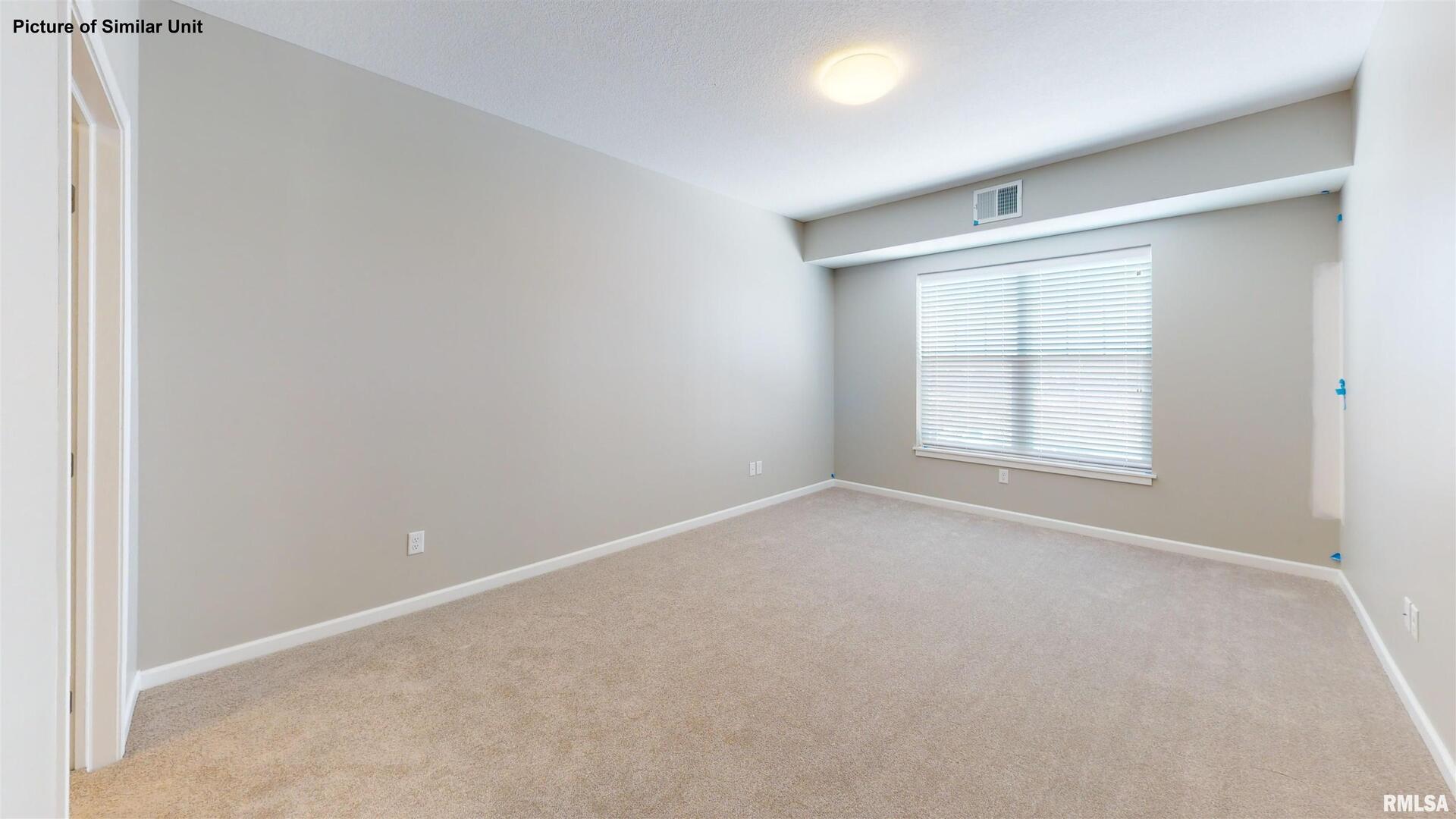 2592 MIDDLE Road 206