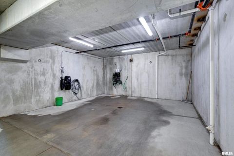 Tiny photo for 2592 MIDDLE Road #206, Bettendorf, IA 52722 (MLS # 12589984)