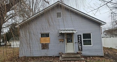 Photo of 1203 W Oak Street, West Frankfort, IL 62896 (MLS # 100000098)