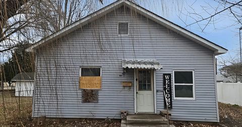 Photo of 1203 W Oak Street, WestFrank, IL 62896 (MLS # 100000098)