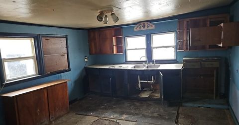 Tiny photo for 1203 W Oak Street, West Frankfort, IL 62896 (MLS # 100000098)