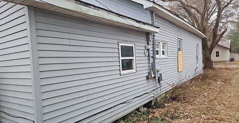 Tiny photo for 1203 W Oak Street, West Frankfort, IL 62896 (MLS # 100000098)