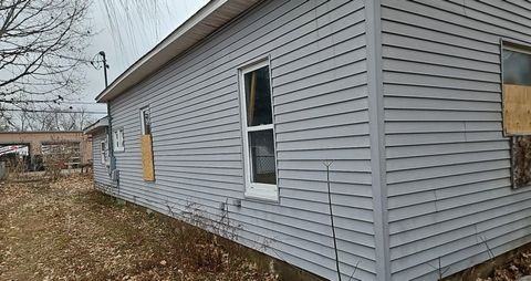 Tiny photo for 1203 W Oak Street, West Frankfort, IL 62896 (MLS # 100000098)