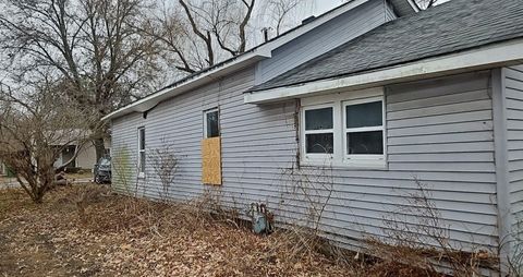 Tiny photo for 1203 W Oak Street, West Frankfort, IL 62896 (MLS # 100000098)