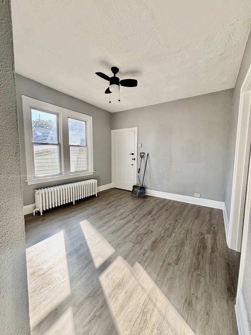 Chicago, Illinois 60617, United States, 2 Bedrooms Bedrooms, ,1 BathroomBathrooms,Residential,Active,237963