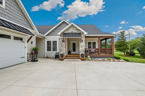 Tiny photo for 410 E 665 N, Valparaiso, IN 46383 (MLS # 12731538)