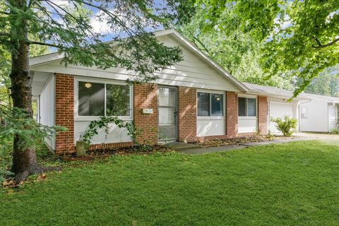 Tiny photo for 2006 E Michigan Avenue, Urbana, IL 61802 (MLS # 12451169)