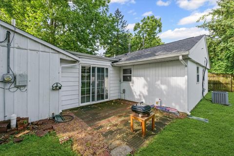 Tiny photo for 2006 E Michigan Avenue, Urbana, IL 61802 (MLS # 12451169)
