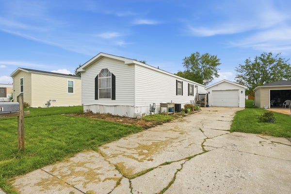 141 FLAMINGO DR, BEECHER, IL 60401 - Image bd7e3d5ae368ac7d22c65fb314bca010/2731316255