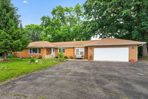 Photo of 7307 W College Drive, Palos Heights, IL 60463 (MLS # 12714299)