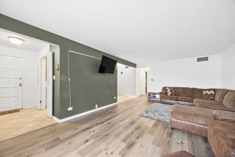 Tiny photo for 9808 S Karlov Avenue #D, Oak Lawn, IL 60453 (MLS # 12579801)