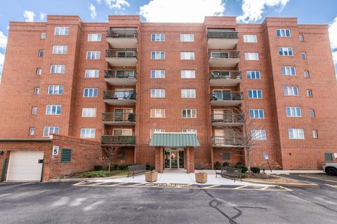 Photo of 555 S River Road #607, Des Plaines, IL 60016 (MLS # 12596969)