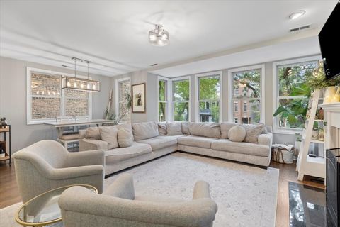 Tiny photo for 1132 W Wolfram Street #3, Chicago, IL 60657 (MLS # 12501405)