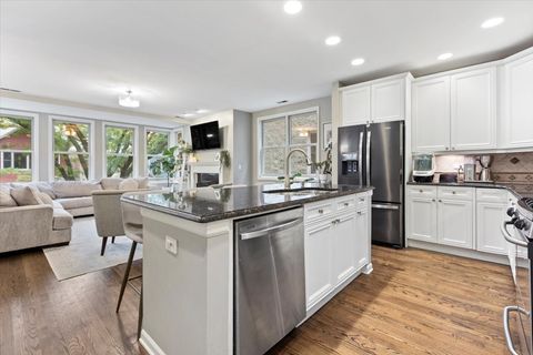 Tiny photo for 1132 W Wolfram Street #3, Chicago, IL 60657 (MLS # 12501405)