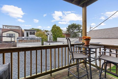 Tiny photo for 1132 W Wolfram Street #3, Chicago, IL 60657 (MLS # 12501405)