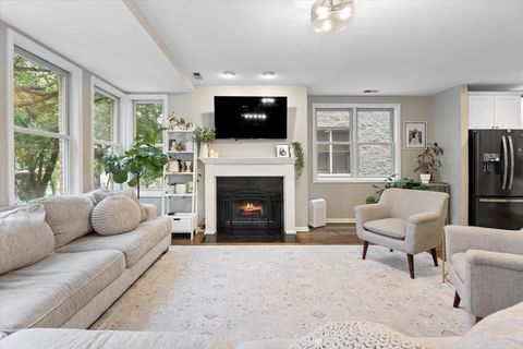 Tiny photo for 1132 W Wolfram Street #3, Chicago, IL 60657 (MLS # 12501405)